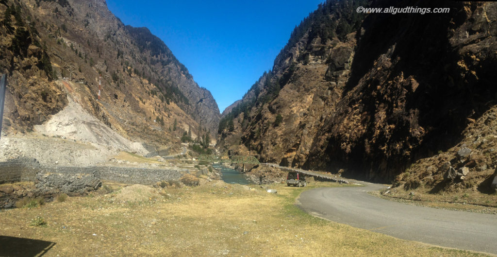 On the way to Gangotri - Tourist or Traveler