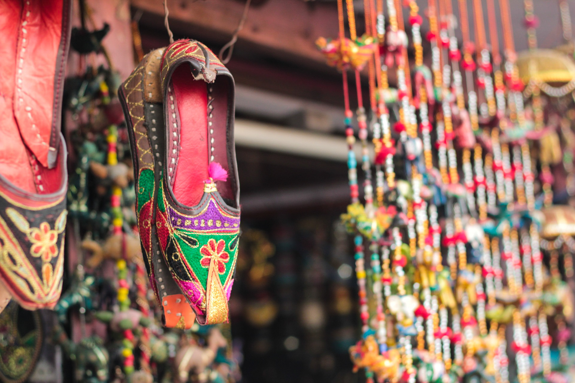 Jaipuri Juiti (Shoe) - Travel Guide to Jaipur Pink City